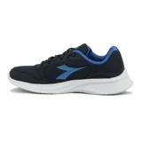 Championes deportivos Diadora modelo Robin 4 para hombre, color negro con logo blanco en el lateral y suela gruesa blanca.