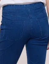 Jegging bootcut de denim azul de la marca Zac & Rachel, con pretina elastizada, bolsillos delanteros y traseros.