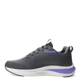 Championes deportivos Umbro modelo Vega, color gris con detalles en violeta. Presentan un diseño de malla transpirable, entresuela blanca amortiguada y suela de goma.