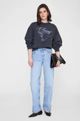 Buzo oversize de algodón color negro con efecto acid wash, cuello redondo, mangas largas y estampa frontal de un águila con la inscripción 'Bing'.