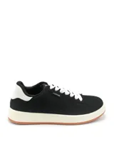 Championes urbanos negros con detalles blancos y suela marrón clara.