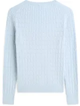 Sweater de mujer color celeste claro, tejido en punto trenzado (cable knit) con cuello redondo y manga larga. Presenta un pequeño logo bordado de la marca en el pecho.