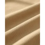Sobre camisa de pana color azul marino, con cuello francés, cierre frontal de botones y dos bolsillos delanteros con solapa. Presenta un diseño de manga larga y calce suelto.