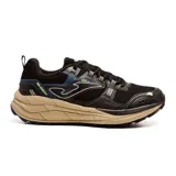 Championes de trail running Joma TK Shock Men 2401, color negro con detalles en azul y amarillo. Capellada de mesh transpirable y material sintético, con refuerzo en la puntera y tecnología VTS para ventilación. Mediasuela de phylon para amortiguación y suela de caucho DURABILITY con dibujos especiales para agarre.