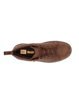 Bota Caterpillar Modulate WP de cuero marrón, impermeable, con cordones, suela de goma con gran tracción y detalles metálicos dorados.