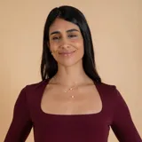 Conjunto de collar y aros tipo punto de luz, confeccionado en plata 925 con engaste de circonia central.
