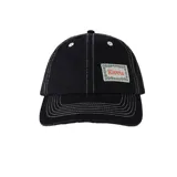 Gorra de béisbol negra con costuras de contraste en hilo blanco. Presenta un parche rectangular frontal con el texto "Rivvia" en naranja y un borde decorativo de flores blancas.