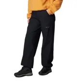 Pantalón de senderismo Columbia modelo Brea Falls, color negro, confeccionado en nylon con tecnología Omni-Shade y Omni-Shield. Presenta cintura elástica parcial con cinturón integrado, bolsillos laterales y traseros con cierre, y puños ajustables con cordón.