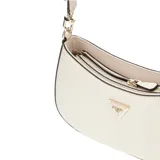 Cartera Guess modelo Noelle II, color hueso con detalles en negro y herrajes dorados. Tiene correa de hombro ajustable y removible, cierre superior con cremallera, bolsillo frontal con cierre, compartimentos interiores y llavero colgante con logo de la marca.