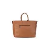 Cartera de formato amplio y estructurado, color marrón, con doble asa de mano y correa larga desmontable y regulable que permite llevarla al hombro o cruzada. Cuenta con cierre superior y aplique decorativo en el frente.