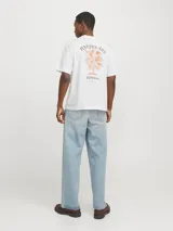 Remera blanca de algodón con cuello redondo y corte holgado. Estampado en la espalda con palmeras y texto "Hyères-les-Palmiers".