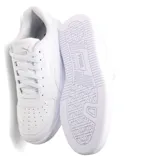 Championes Puma Caven 2.0 de estilo urbano, color blanco, con diseño clásico de corte bajo, perforaciones en la puntera y logo de la marca en el lateral.