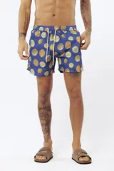 Short de baño con estampado tropical de hojas y loros, con cordón ajustable en la cintura.