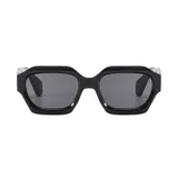 Lentes de sol negros con marco geométrico grueso y lentes grises.