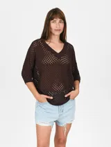 Buzo de punto calado color verde lima, con escote en V y mangas 3/4.