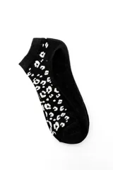 Pack de tres pares de medias cortas tipo ankle con estampado animal print lateral en colores blanco, negro y gris.