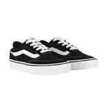 Championes Vans modelo Brooklyn LS, de color negro con la clásica franja lateral Sidestripe y detalles en blanco, cordones blancos y suela de goma vulcanizada.
