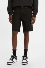 Short de denim negro Levi's modelo 405 Standard, de tiro medio y cinco bolsillos, con diseño clásico por encima de la rodilla.