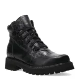 Botas tipo borceguí de cuero negro con textura efecto cocodrilo, cierre mediante cordones y suela track dentada.