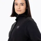 Buzo polar de microfleece con cuello alto y apertura frontal media con botones a presión metálicos. Presenta tapeta y detalles en nylon, con puños y cuello elásticos para mayor ajuste.
