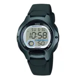 Reloj digital Casio deportivo con caja de 34mm y malla de silicona negra. Cuenta con pantalla digital gris, luz, cronómetro, temporizador, alarma y calendario automático.
