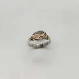 Anillo de plata 925 con apliques de oro 9k, con diseño de herramientas de pedicura.