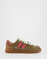 Championes urbanos Coolway modelo Goal, color marrón con detalles en rosa y suela de goma.