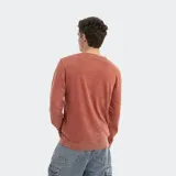 Buzo de cuello redondo con efecto lavado, color naranja, con estampa frontal de la marca Reef.
