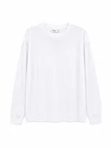 Remera de manga larga con cuello redondo, diseño básico y corte holgado.