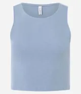 Top cropped sin mangas, color marrón oscuro, de corte ajustado al cuerpo y cuello redondo. Presenta textura acanalada.