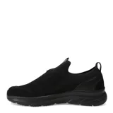 Championes deportivos Umbro modelo Glide, de diseño slip-on sin cordones, confeccionados en tejido de punto elástico color negro con suela de goma a tono.