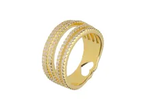 Anillo dorado de plata 925 con circonias y detalle de corazón calado en la parte inferior.