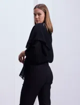 Pashmina de gasa negra con apliques de brillos.