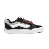 Championes Vans modelo Knu Skool, de diseño retro con estética chunky. Presentan una capellada de gamuza y lona en color negro con la icónica banda lateral Sidestripe en blanco. Destacan por su lengüeta y cuello acolchados, cordones gruesos con estampado en rojo y suela de goma vulcanizada con el característico diseño waffle.