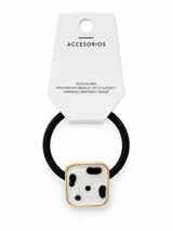 Colero elástico negro para el pelo, con aplique cuadrado de diseño marmolado en tonos blanco y negro con borde dorado.