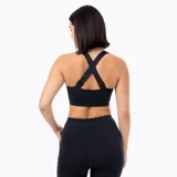 Top deportivo de alto soporte diseñado para actividades de alto impacto. Presenta un diseño de escote recto con tirantes anchos y logo de la marca estampado en el frente. Confeccionado en tejido técnico de secado rápido con acabado suave al tacto.