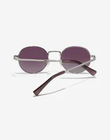 Gafas de sol unisex con montura plateada redonda y lentes degradadas de color uva.