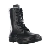 Bota de caña alta estilo militar, color negro, con cordones frontales y suela de goma antideslizante con relieve.