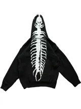 Buzo tejido de punto color negro con capucha, diseño holgado y estampado en la espalda imitando una columna vertebral.