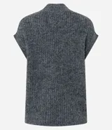 Chaleco de punto gris oscuro con textura jaspeada, diseño sin mangas, corte holgado y cuello alto tipo mock neck.