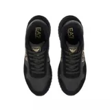 Championes EA7 Emporio Armani de estilo urbano, color negro con detalles en dorado. Presentan una combinación de paneles de gamuza y material sintético, con el logo de la marca estampado en el lateral y en la lengüeta. Cuentan con una suela dentada de goma para mayor tracción.