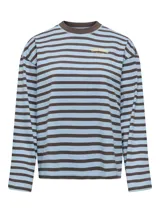 Remera de manga larga a rayas horizontales en tonos marrón y tostado, con cuello redondo y el texto "vibrant studio" estampado en el pecho.