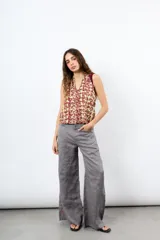 Top de lycra estampado de corte al cuello y ajuste elástico.