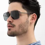 Lentes de sol INVU modelo IB12521A, montura color gris plomo, lentes polarizados.