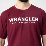 Remera de hombre Wrangler color bordó con estampa frontal con el logo de la marca en color blanco.