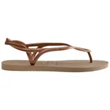 Sandalias tipo ojotas Havaianas modelo Luna, color rosado metalizado, con diseño de tiras entrelazadas y ajuste en el talón.