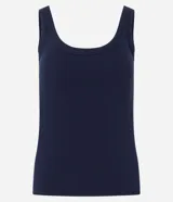 Musculosa básica de canalé azul marino, con escote redondo amplio y breteles anchos, de corte ajustado al cuerpo.