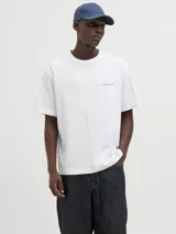 Remera de manga corta y cuello redondo con calce holgado. Presenta una estampa trasera con diseño de un jinete sobre un caballo en tonos tierra y azul. Confeccionada en jersey peinado de algodón.