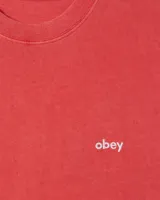Remera de manga corta Obey, confeccionada en algodón con teñido de pigmento en color negro. Presenta cuello redondo elástico y logo bordado en el pecho.