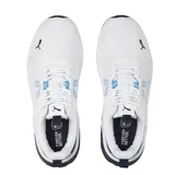 Championes Puma Anzarun 2.0 de diseño deportivo, confeccionados en malla textil transpirable con refuerzos sintéticos. Presentan una entresuela gruesa de IMEVA para mayor amortiguación y suela de goma con relieve. Incluyen el logo de la marca en el lateral.